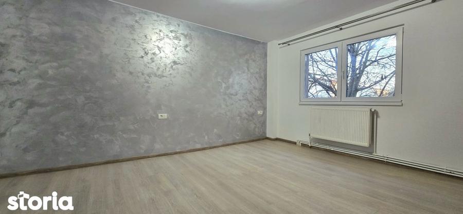 Apartament cu 4 camere decomandat în Poarta 6