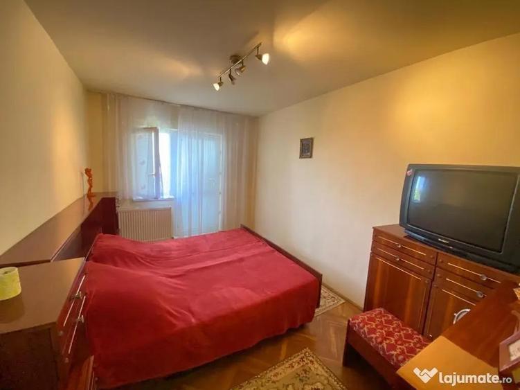 Apartament cu 4 camere decomandat în Miorița