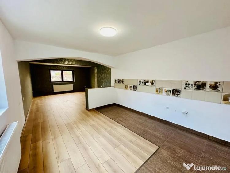 Casă cu 5 camere cu Teren 450 Mp în Central