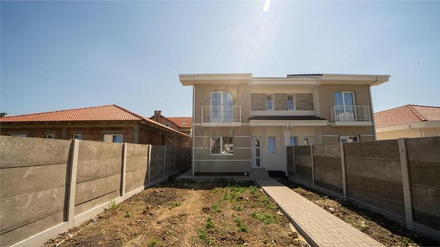 Duplex cu 4 camere cu Canalizare în Moșnița Nouă