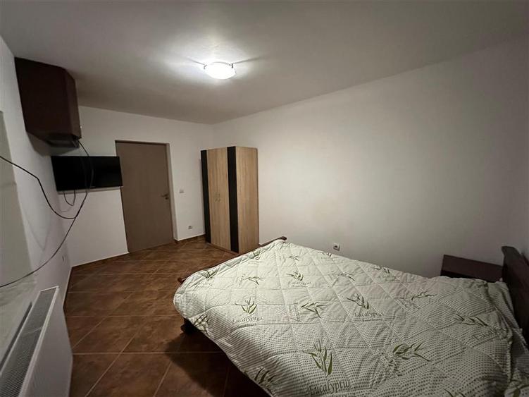 Casă cu 2 camere cu Canalizare în Central