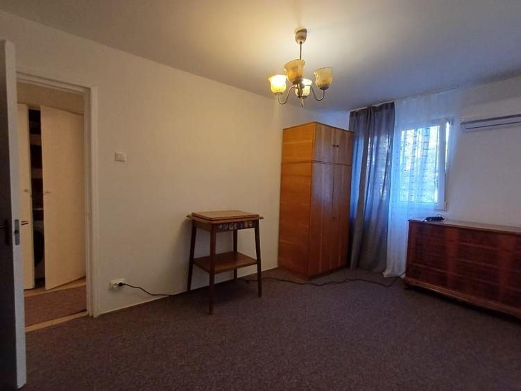 Apartament cu 3 camere semidecomandat, mobilat în Titan