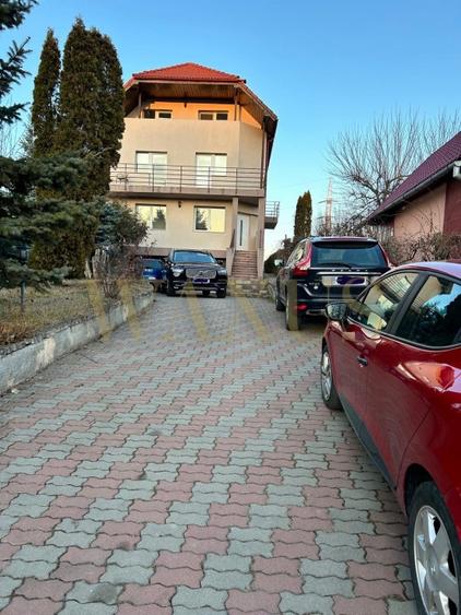 Casă individuală cu 8 camere cu Canalizare în Făget