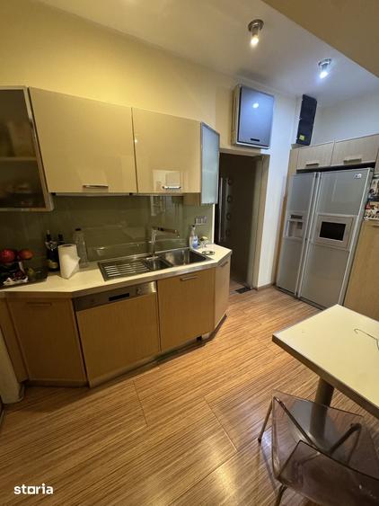 Apartament cu 4 camere în Bucureștii Noi