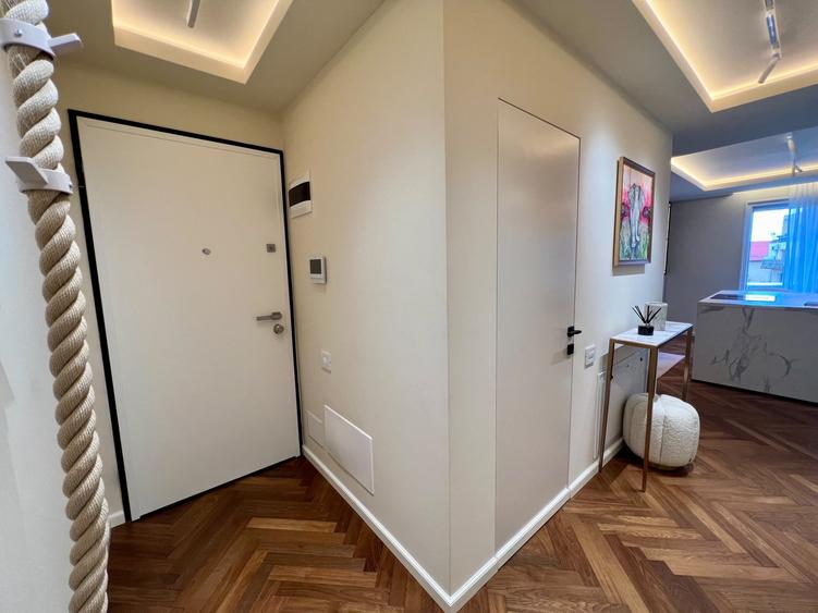 Apartament cu 3 camere semidecomandat, mobilat în Gruia