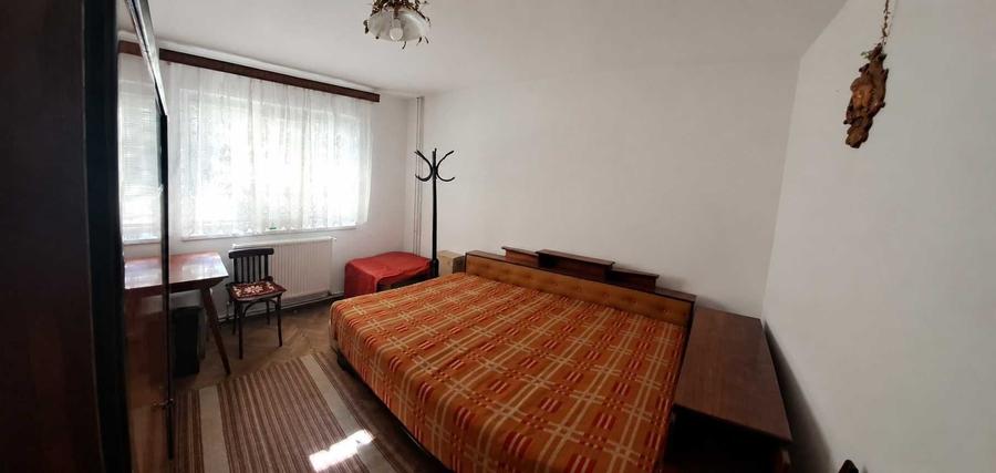 Apartament cu 3 camere semidecomandat în Banca Națională