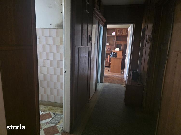 Se vinde apartament 2 camere zona Afi Mall decomandat, de renovat - 6