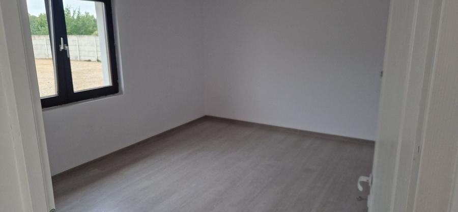 Spațiu comercial, de 1,000 mp, în Central