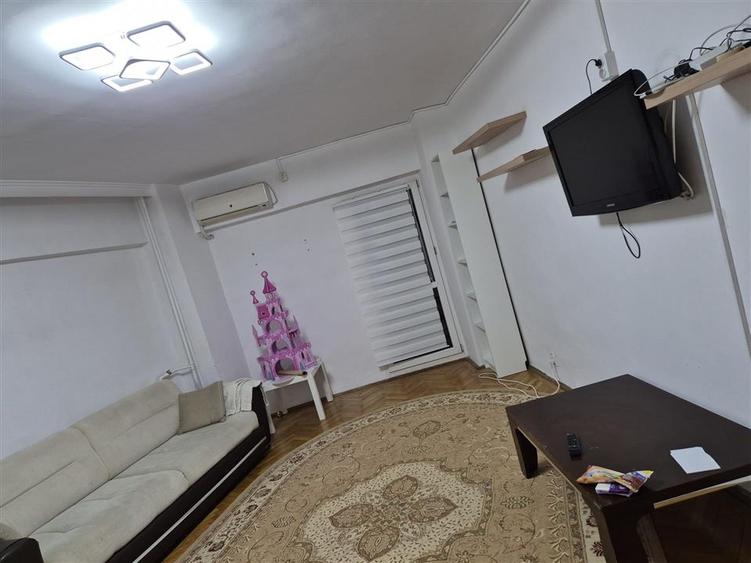 Apartament cu 3 camere decomandat, mobilat în Mihai Bravu