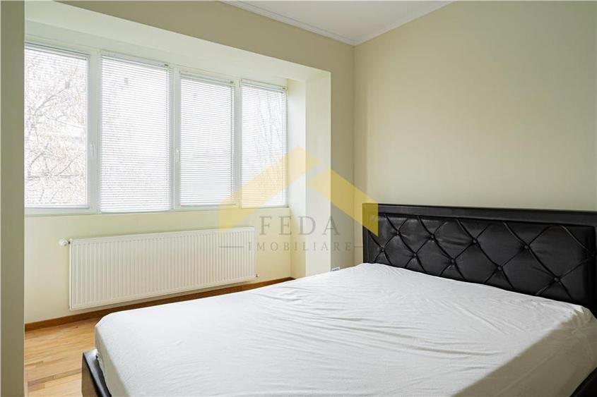 Apartament cu 3 camere semidecomandat, mobilat în Ultracentral