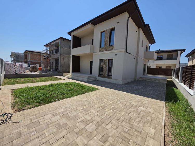 Casă individuală cu 5 camere cu Canalizare în Fundeni