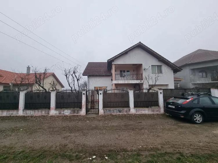 Casă cu 5 camere cu Teren 510 Mp în Bujoreni