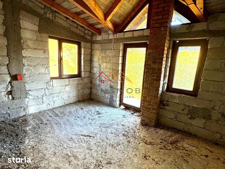 Casă cu 6 camere cu Teren 1354 Mp în Cornu