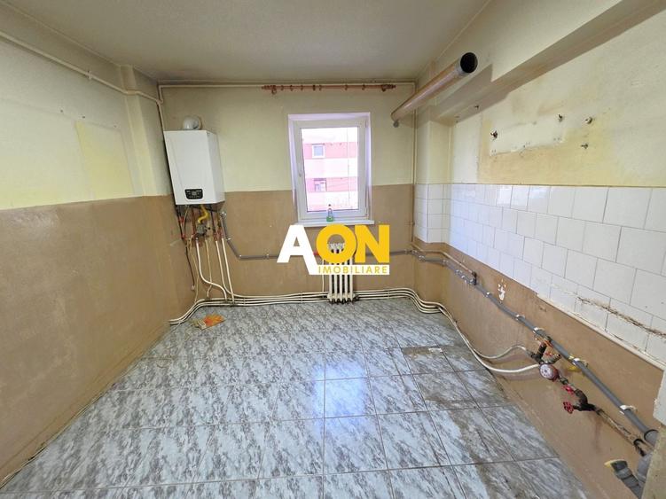 Apartament cu 4 camere decomandat în Cetate