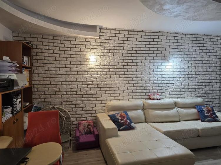 Casă cu 4 camere cu Teren 214 Mp în Roșu