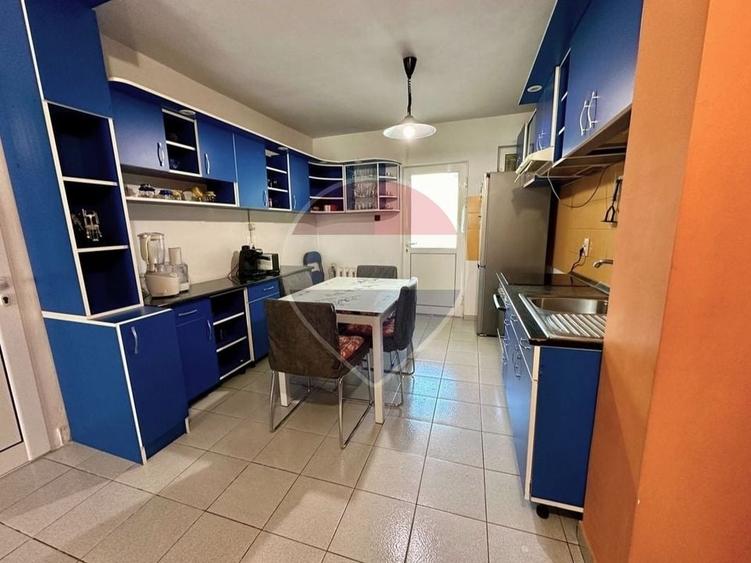 Apartament cu 3 camere decomandat, mobilat în Mărăști