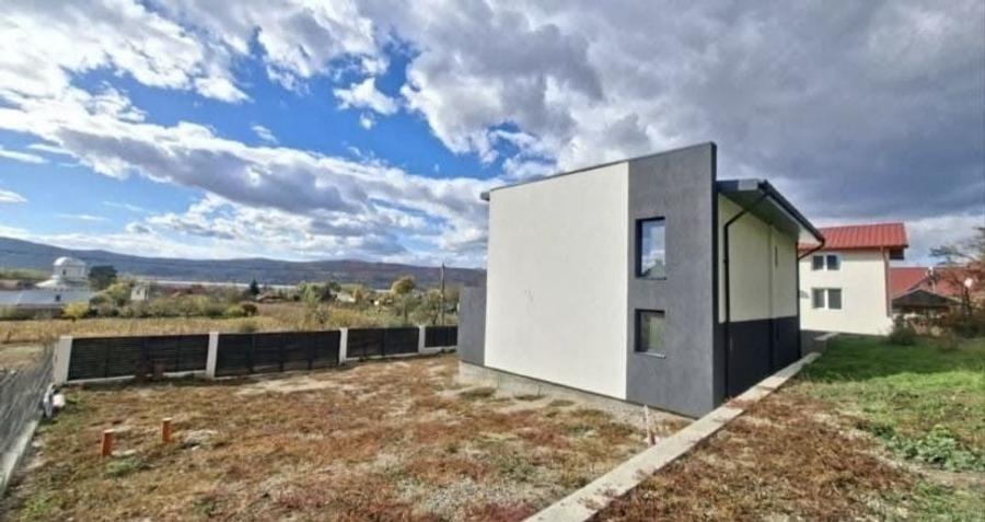 Casă cu 3 camere cu Teren 1620 Mp în Zigoneni