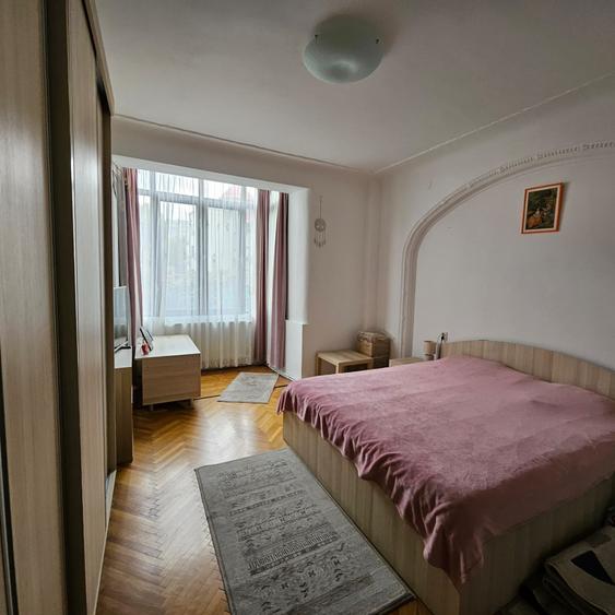 Apartament cu 5 camere decomandat în Ferdinand