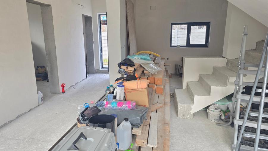 Casă cu 4 camere cu Teren 400 Mp în Brutăriei Neamț