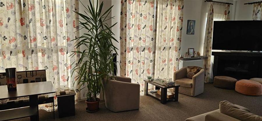 Penthouse cu 2 camere decomandat, mobilat în Avantgarden