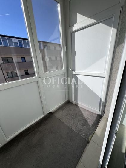 Apartament cu 3 camere semidecomandat, mobilat în Florești