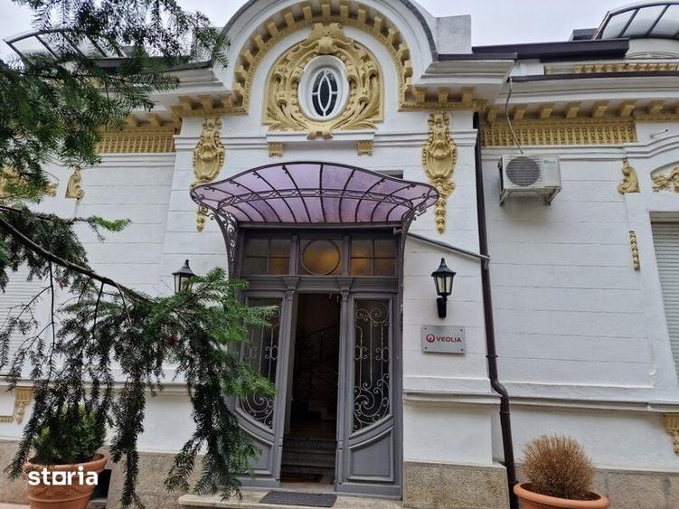 Casă cu 10 camere cu Teren 706 Mp în Unirii