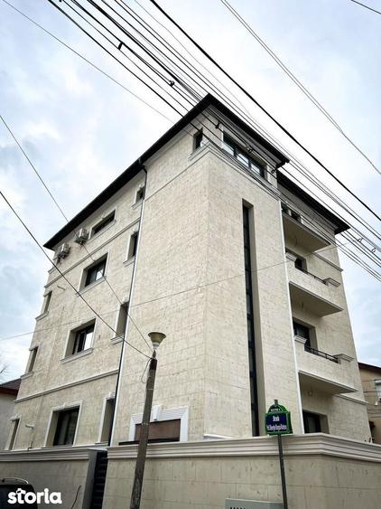 Apartament cu 8 camere în Mitropolie