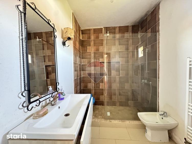 Casă cu 6 camere cu Teren 500 Mp în Central
