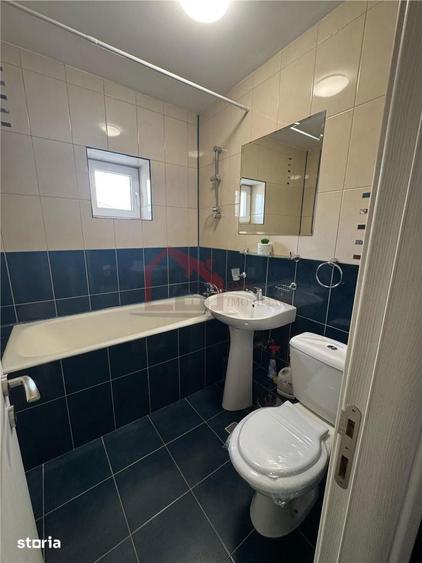 Apartament cu 2 camere semidecomandat, mobilat în Tei