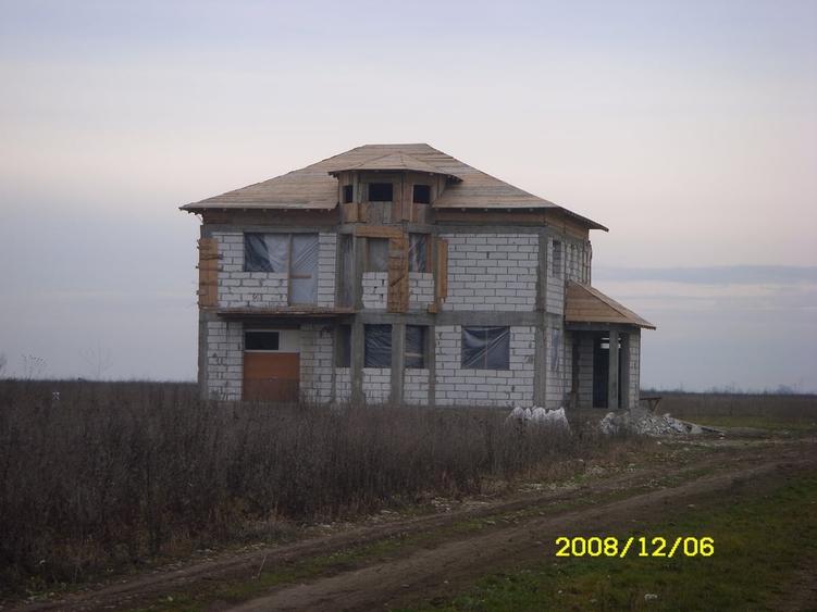 Casă cu 4 camere cu Teren 550 Mp în Central