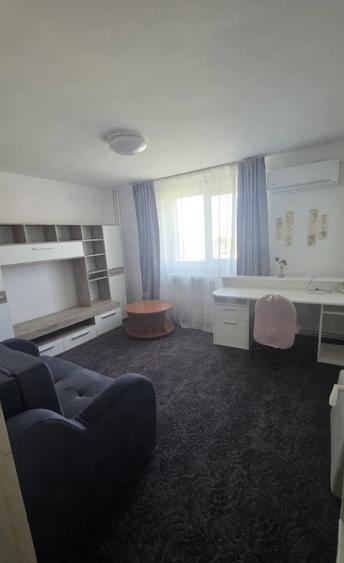 Apartament cu 2 camere decomandat în Hala Centrală