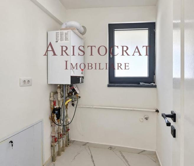 Casă cu 5 camere cu Teren 330 Mp în Corbeanca