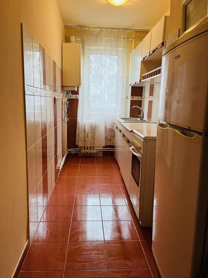 Apartament cu 3 camere semidecomandat în Central