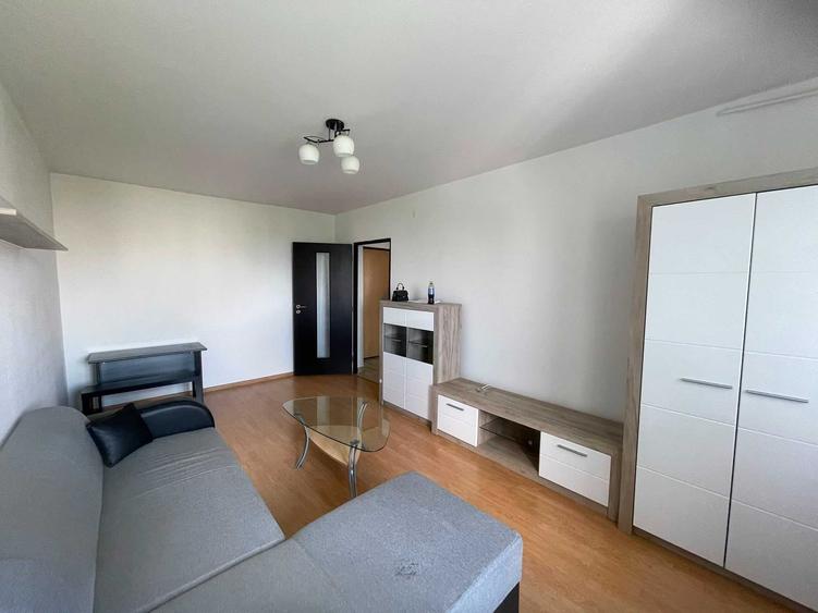 Apartament cu 2 camere decomandat în Titan