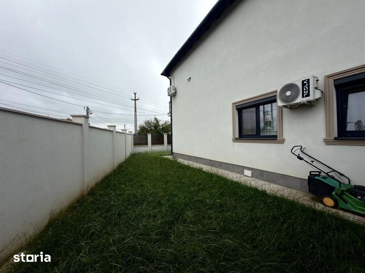 Casă cu 5 camere cu Teren 300 Mp în Sânmihaiu Român
