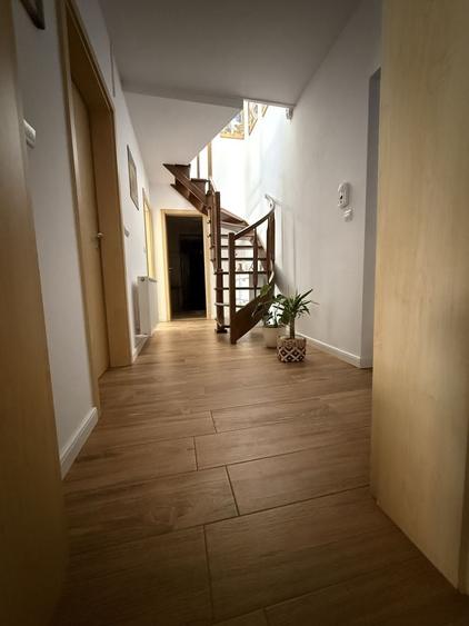 Apartament cu 3 camere în Petrești