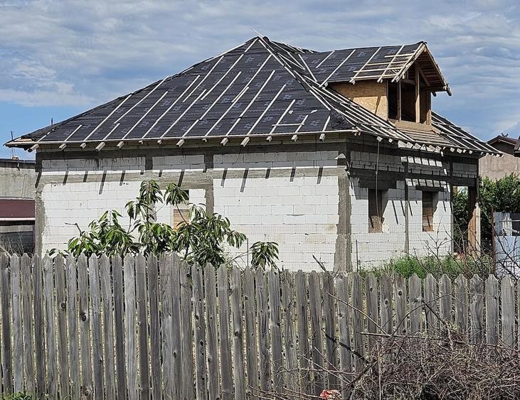 Casă cu Teren 300 Mp în Central