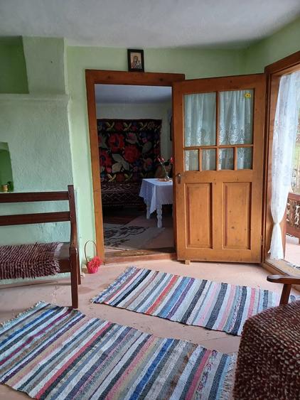 Casă cu 2 camere cu Teren 5600 Mp în Tașca