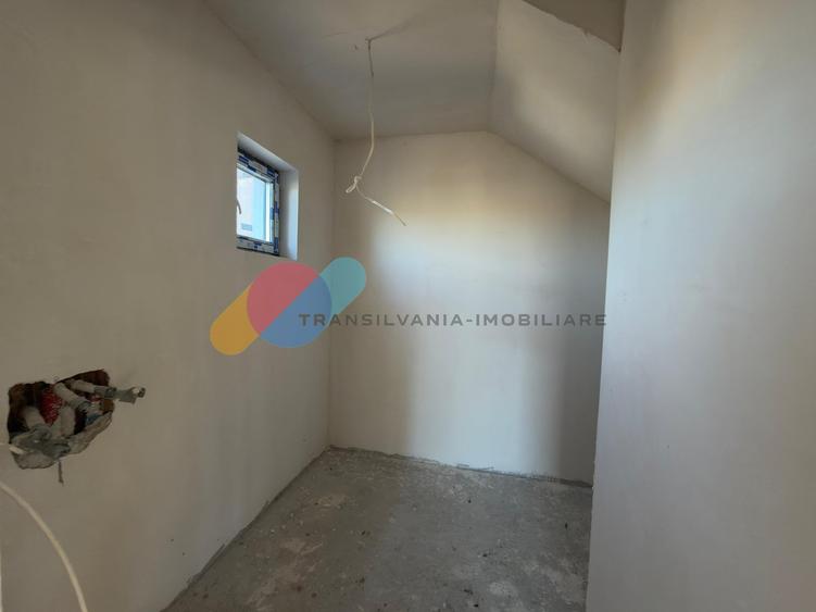 Casă individuală cu 4 camere cu Canalizare în Tureni