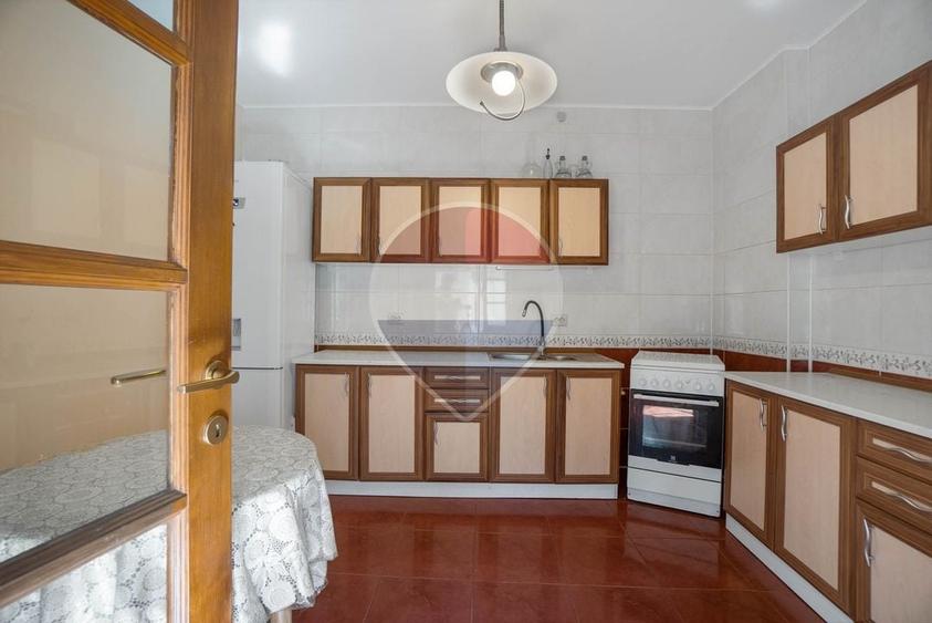 Casă individuală cu 13 camere cu Teren 4780 Mp în Moieciu de Sus