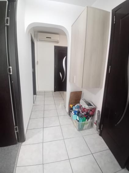 Apartament cu 3 camere decomandat în Drumul Taberei