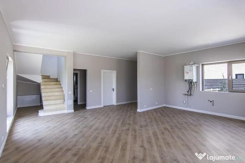 Casă cu 5 camere cu Teren 370 Mp în Ferme