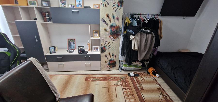 Casă individuală cu 6 camere cu Canalizare în Central