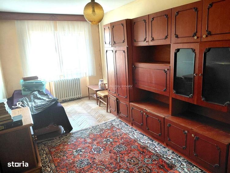 Apartament cu 3 camere decomandat în Central