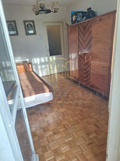 Apartament cu 3 camere semidecomandat în Giulești