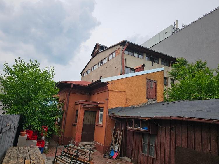 Casă individuală cu 4 camere cu Teren 330 Mp în Drumul Sării