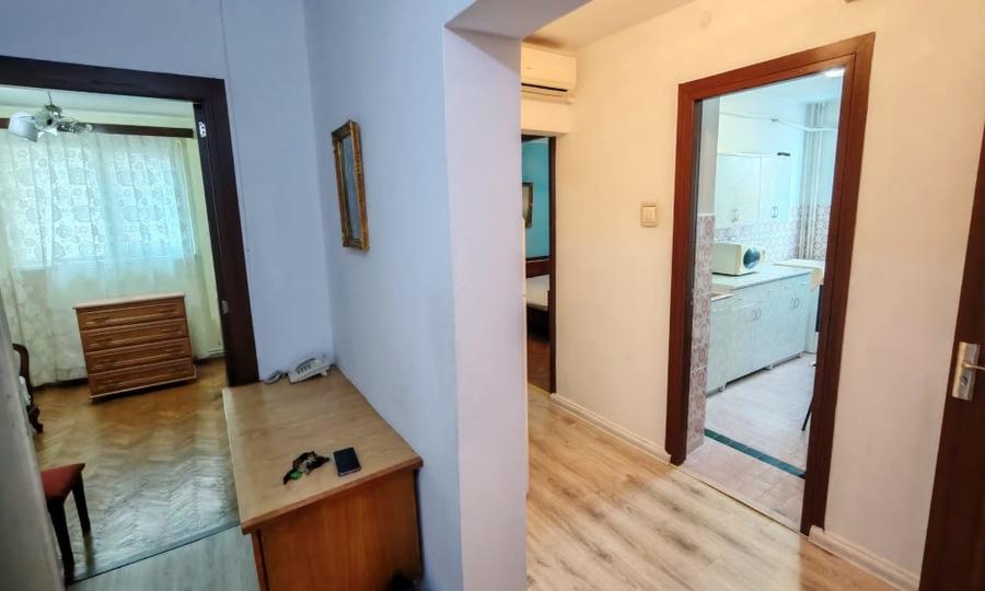 Apartament cu 3 camere decomandat în Micro 21