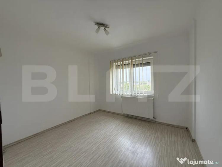 Apartament cu 3 camere decomandat în Micro 16