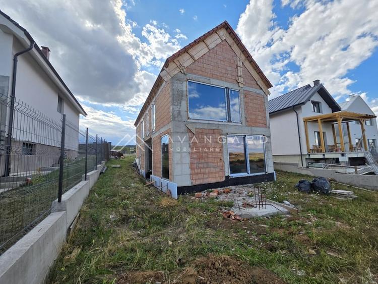 Casă individuală cu 4 camere cu Teren 586 Mp în Corușu