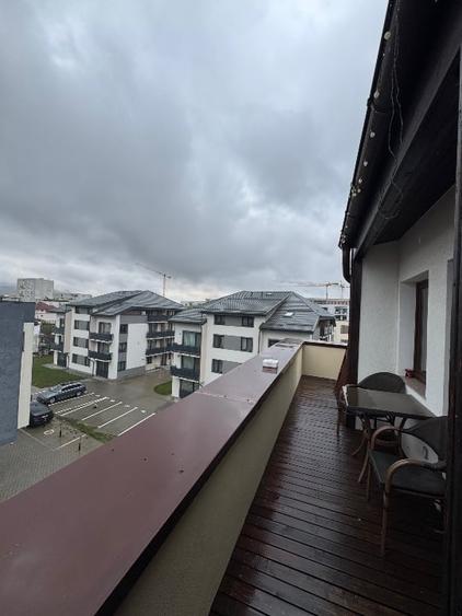 Apartament cu 3 camere decomandat, mobilat în Tractorul